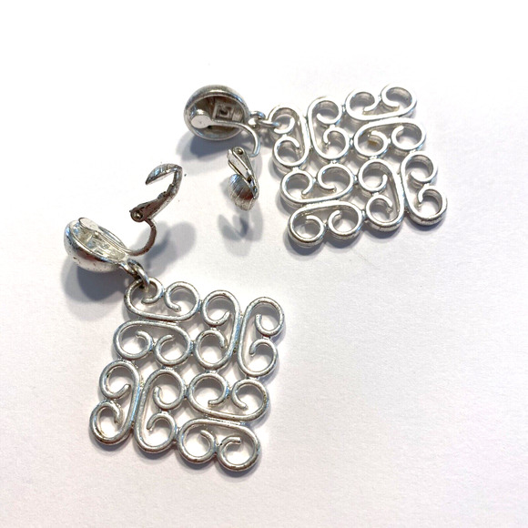 Vintage Clip On Earrings Silver Mod 60's Look Lattice Filigree Drop & Dangle - Picture 4 of 7